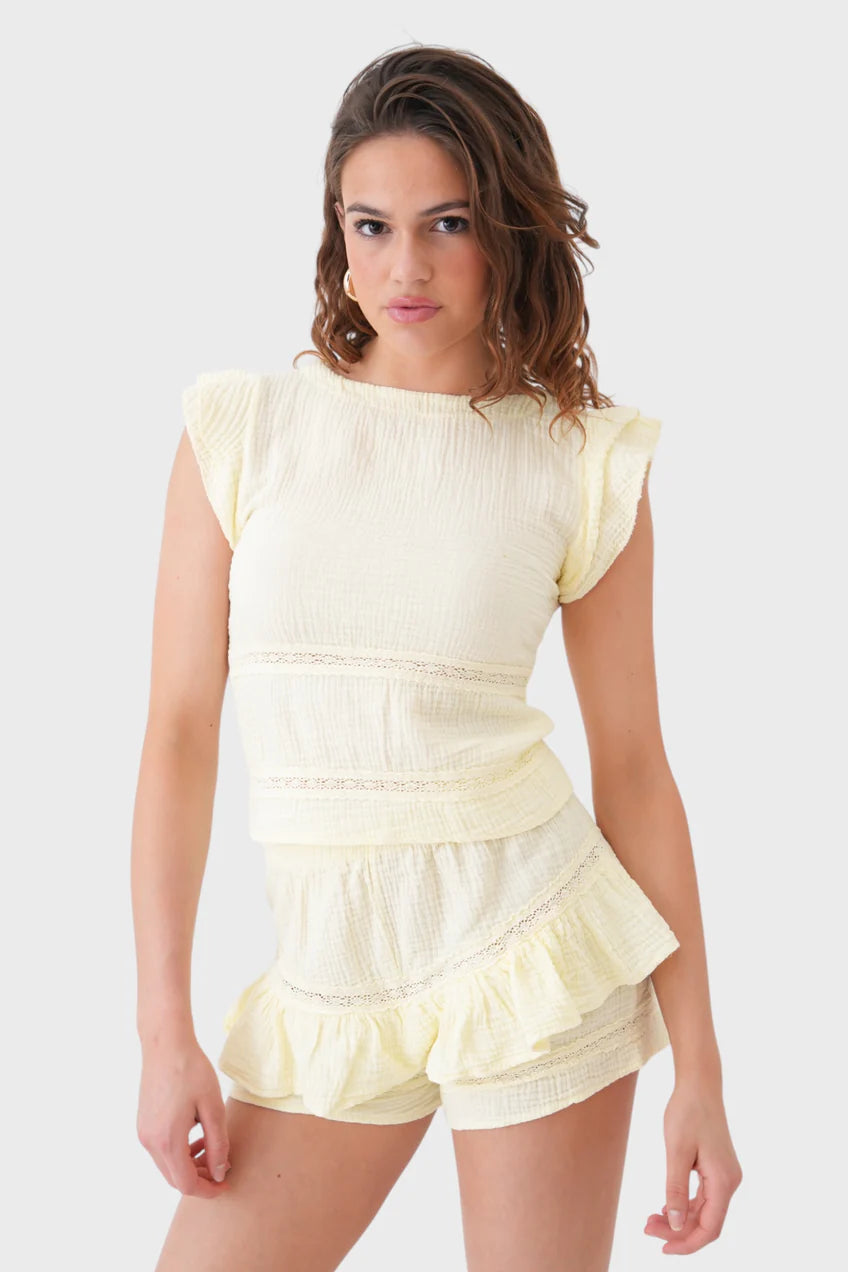 "Junies" short yellow